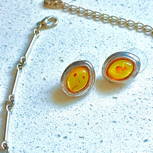 Gorgeous Amber & Silver handmade necklace. 15”, 3” extender. Matching earrings - Picture 5 of 8